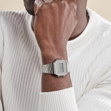 Ρολόι χρονογράφος Casio Vintage A-168WEM-7EF με ασημί ατσάλινο μπρασελέ, ασημί καντράν σε τετράγωνο σχημα με ψηφιακή ένδειξη και στεγανότητα 3ATM-30Μ.